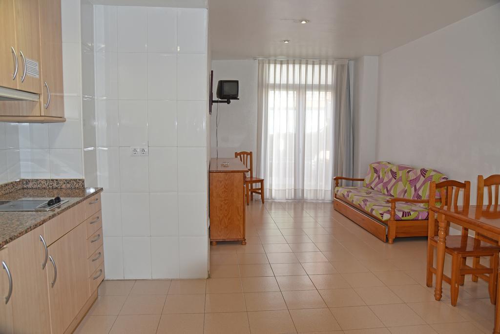 Apartamentos Ar Dosjoimi Lloret de Mar Kültér fotó