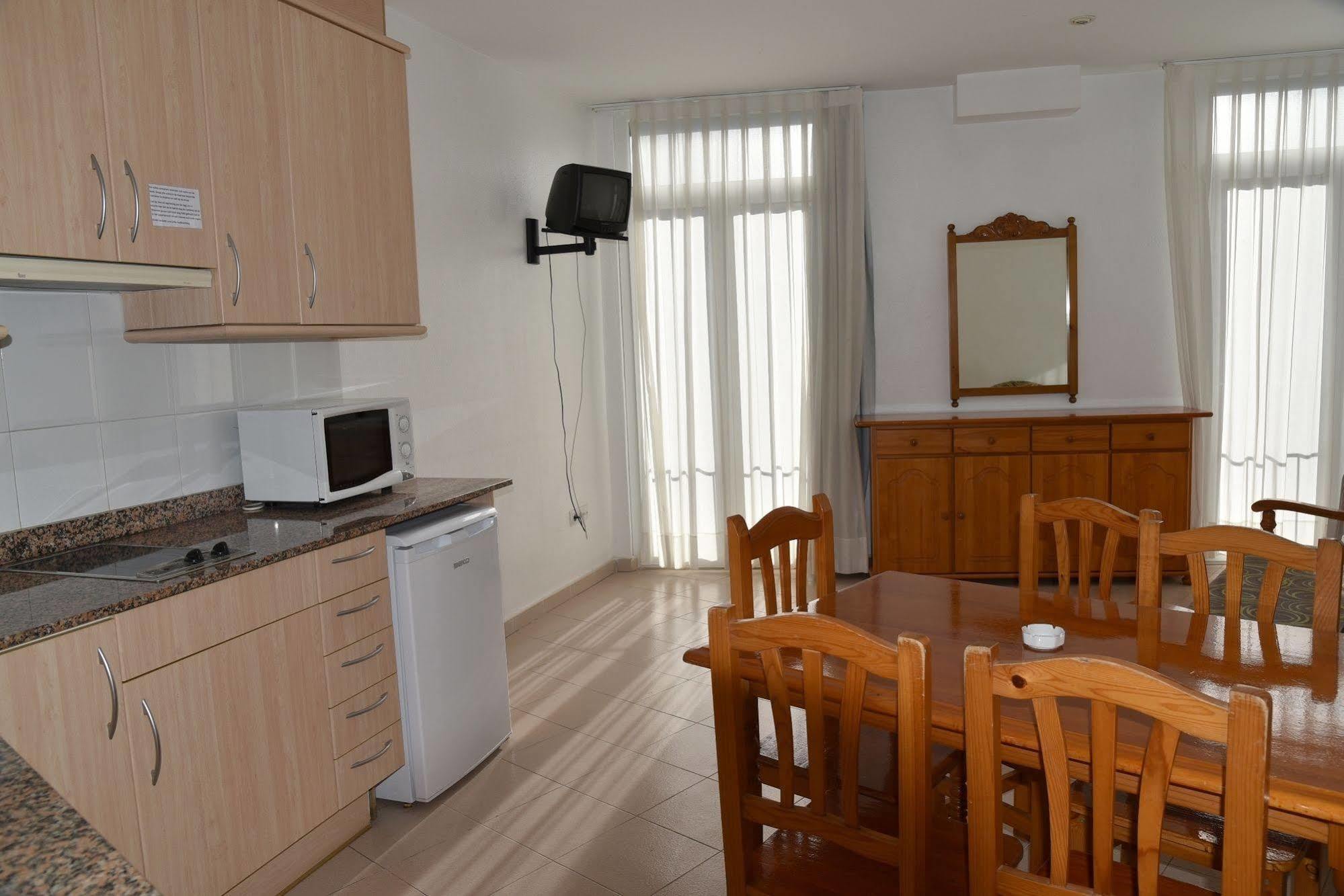 Apartamentos Ar Dosjoimi Lloret de Mar Kültér fotó