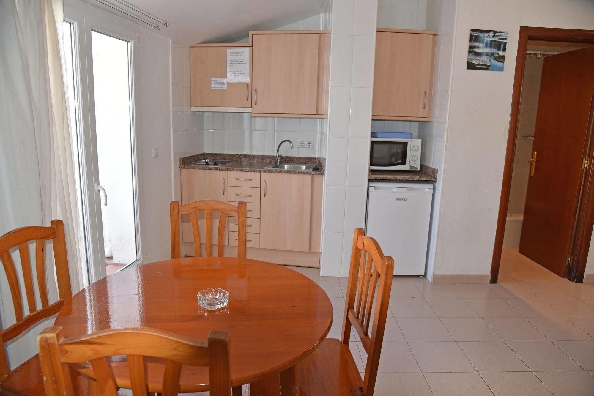 Apartamentos Ar Dosjoimi Lloret de Mar Kültér fotó